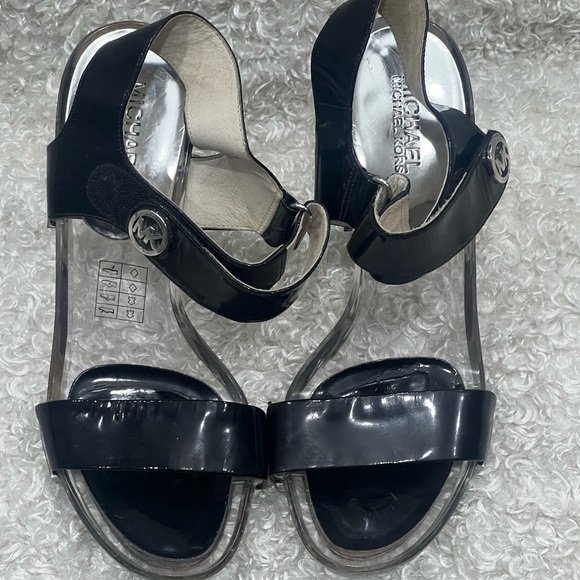 Michael KORS LANI BLACK MK LOGO LUCITE FOOTBED SANDALS - Picture 1 of 13